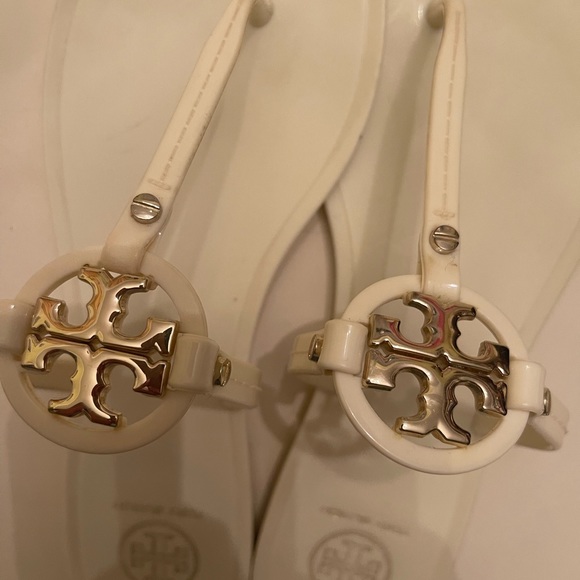 TORY BURCH WHITE SANDALS SIZE 7 - Picture 2 of 3